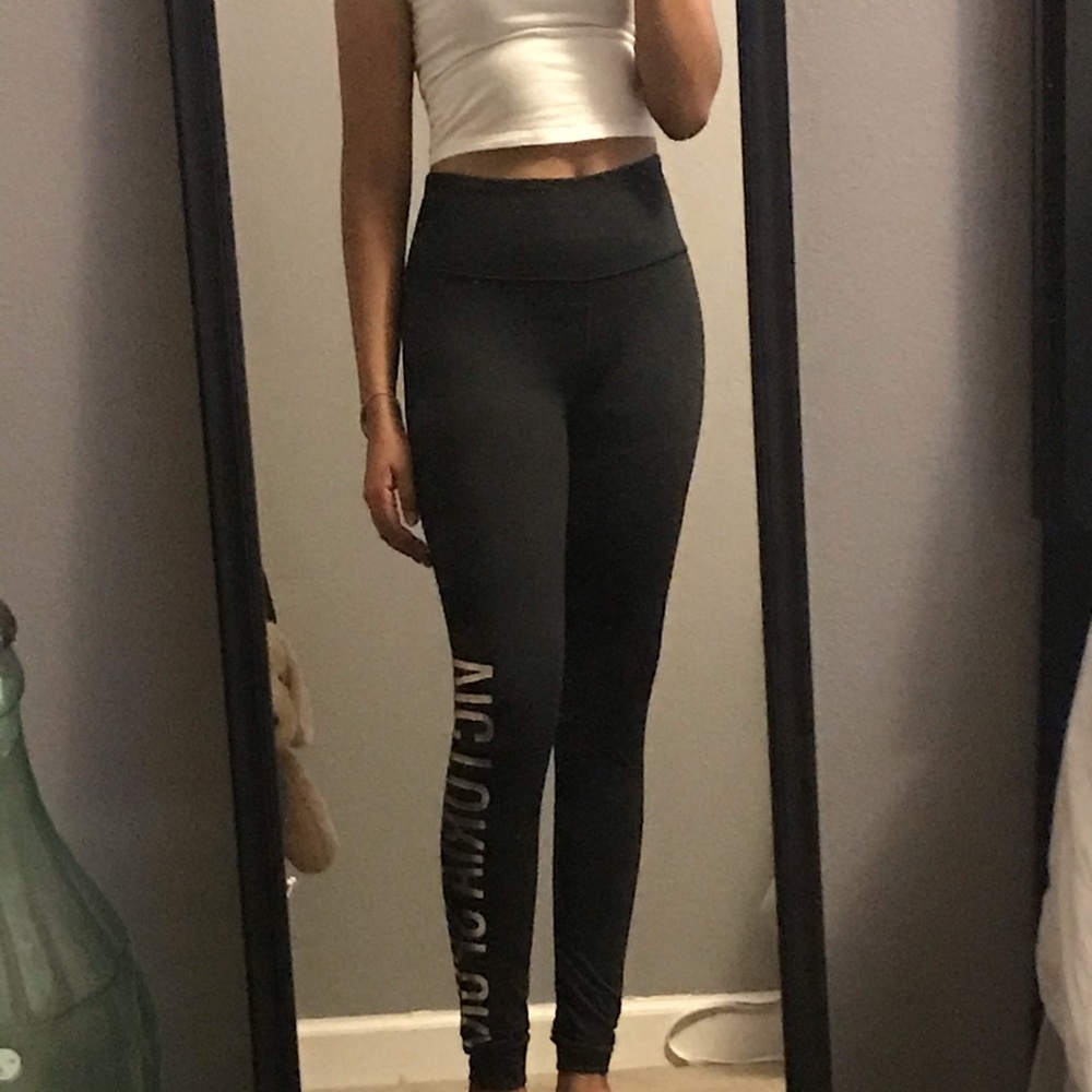 NEW VICTORIA SECRET LEGGINGS